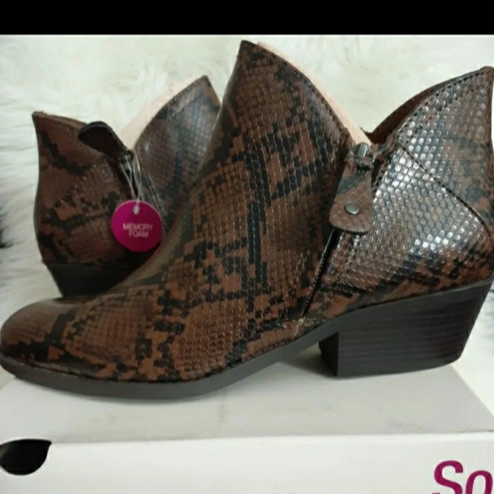 Womens So sz 9.5 brown black snake print Booties memory foam ankle boots nib - Picture 8 of 11